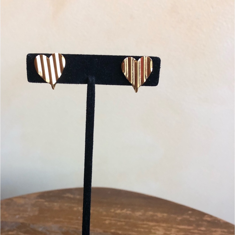 Vintage Goldtone Ribbed Heart Clip Earrings